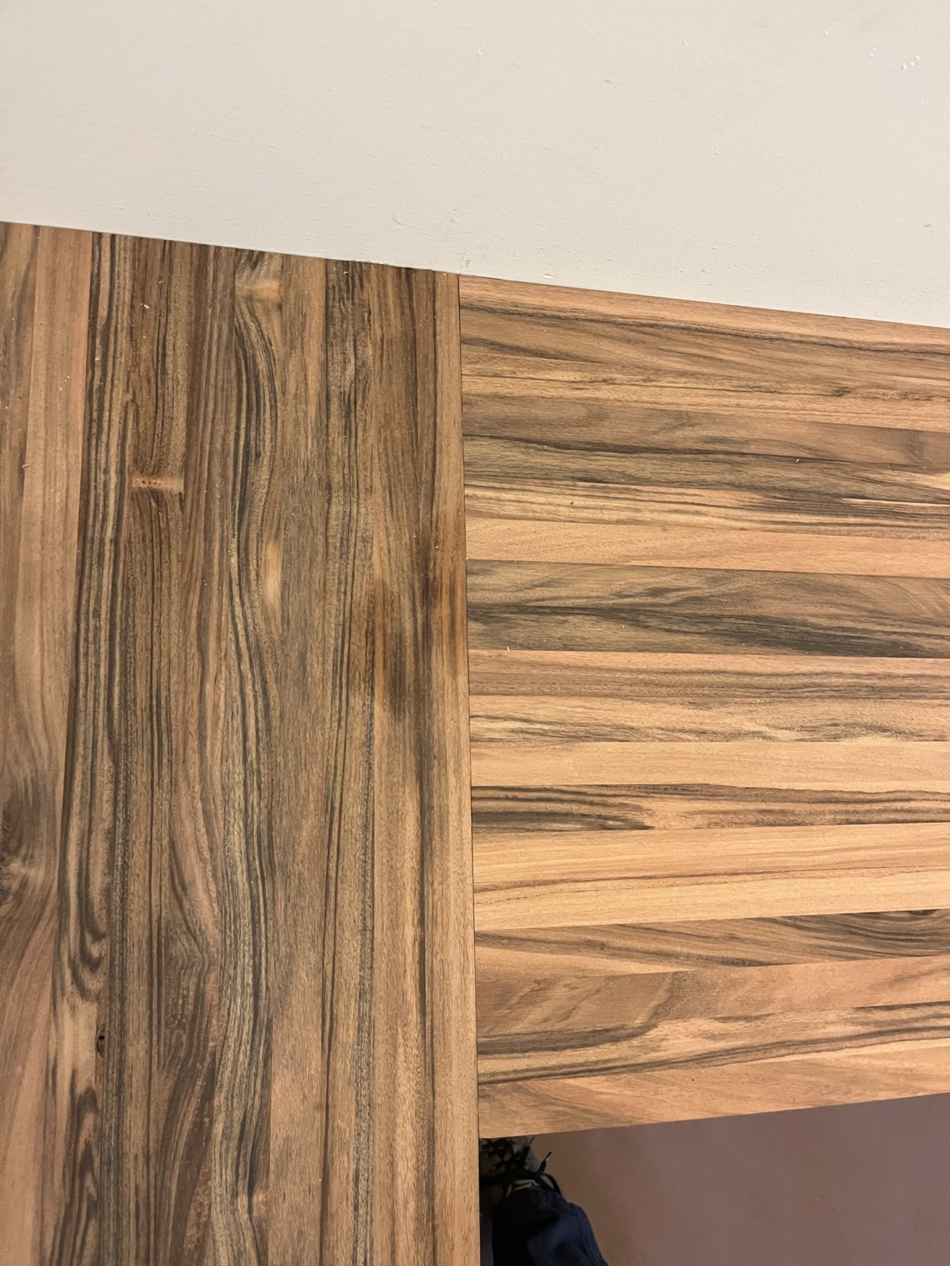 Contrasting grain directions at a curupay countertop junction